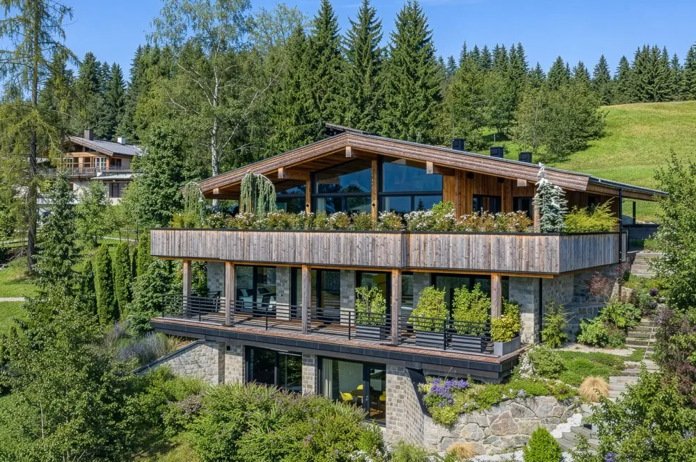 KITZIMMO-Luxusvilla mit Pool in Toplage kaufen - Immobilien Reith bei Kitzbühel.