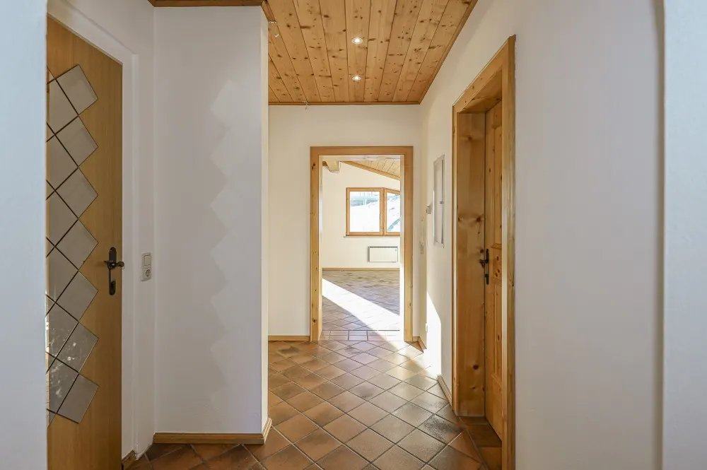 KITZIMMO-Dachgeschosswohnung in sonniger Ruhelage - Immobilien Jochberg.