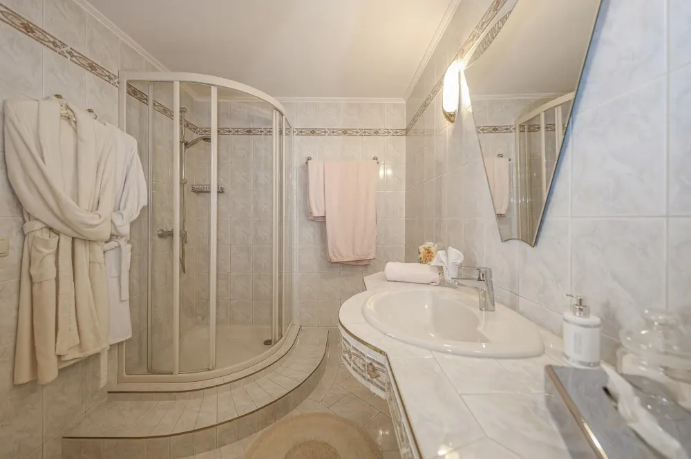 anweseninalleinlagekaufenkitzimmotoplage-16