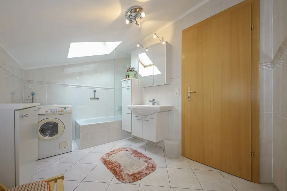 KITZIMMO-Dachgeschosswohnung mit Kaiserblick - Immobilien Aurach.