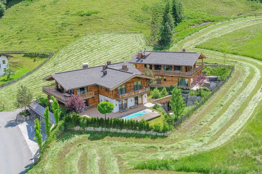 KITZIMMO-Luxuswohnung mit Pool in Toplage kaufen - Immobilie Jochberg.