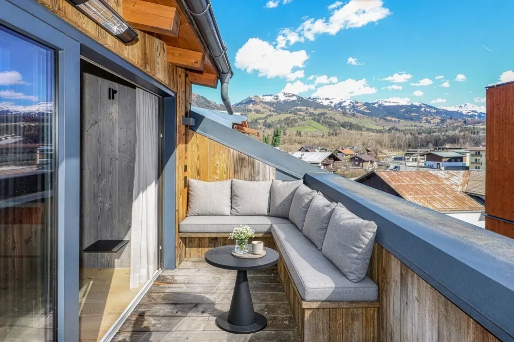 KITZIMMO-Renovierte Luxus Dachgeschosswohnung - Immobilien Kitzbühel.