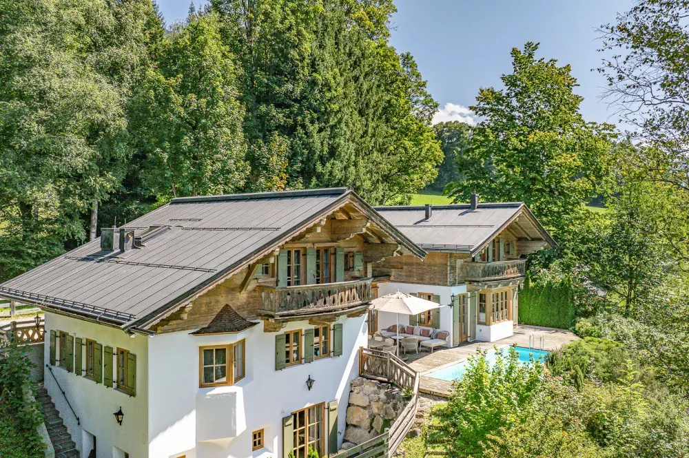 KITZIMMO-Exklusives Landhaus mit Pool in bester Lage - Immobilien Kitzbühel.