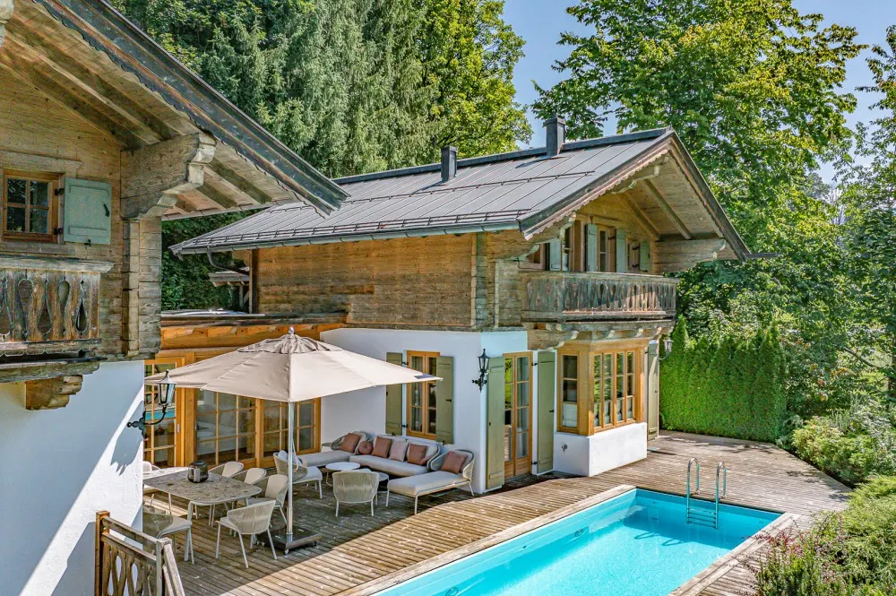 KITZIMMO-Exklusives Landhaus mit Pool in bester Lage - Immobilien Kitzbühel.