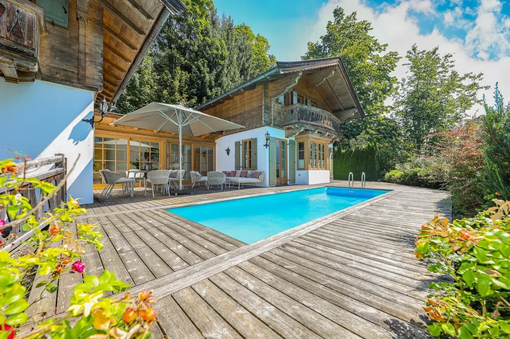 KITZIMMO-Exklusives Landhaus mit Pool in bester Lage - Immobilien Kitzbühel.