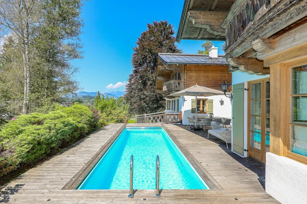 KITZIMMO-Exklusives Landhaus mit Pool in bester Lage - Immobilien Kitzbühel.