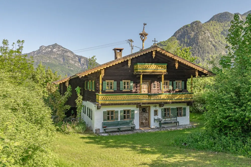 KITZIMMO-Historisches Bauernhaus in traumhafter Lage kaufen - Immobilien Erpfendorf.