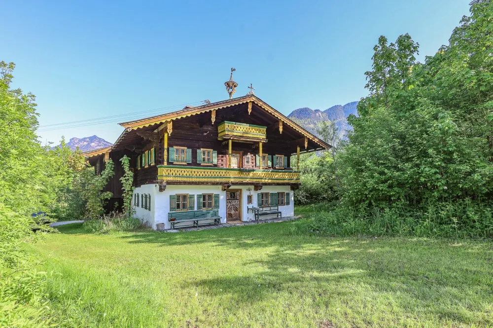 KITZIMMO-Historisches Bauernhaus in traumhafter Lage kaufen - Immobilien Erpfendorf.
