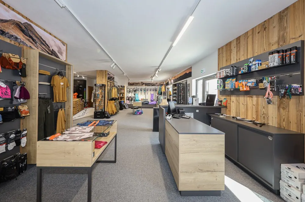 KITZIMMO-Großzügige Geschäftsfläche mitten im Dorfzentrum mieten - Immobilien Ellmau.