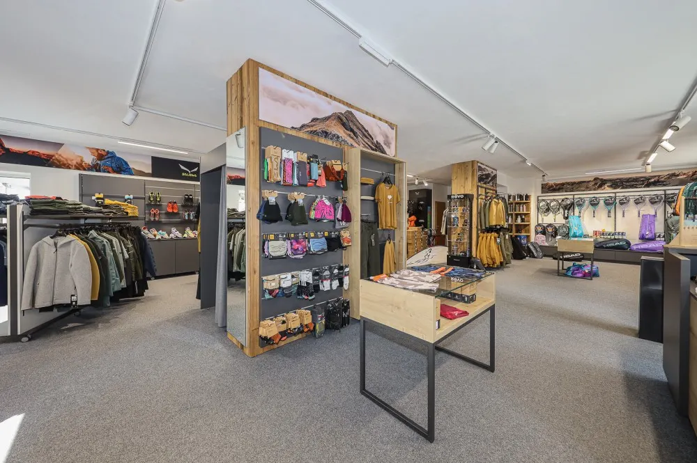 KITZIMMO-Großzügige Geschäftsfläche mitten im Dorfzentrum mieten - Immobilien Ellmau.