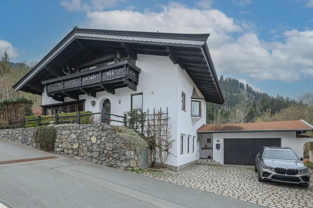 KITZIMMO-Einfamilienhaus am Fuße des Hahnenkamm an der Skipiste mieten - Immobilien Kitzbühel.