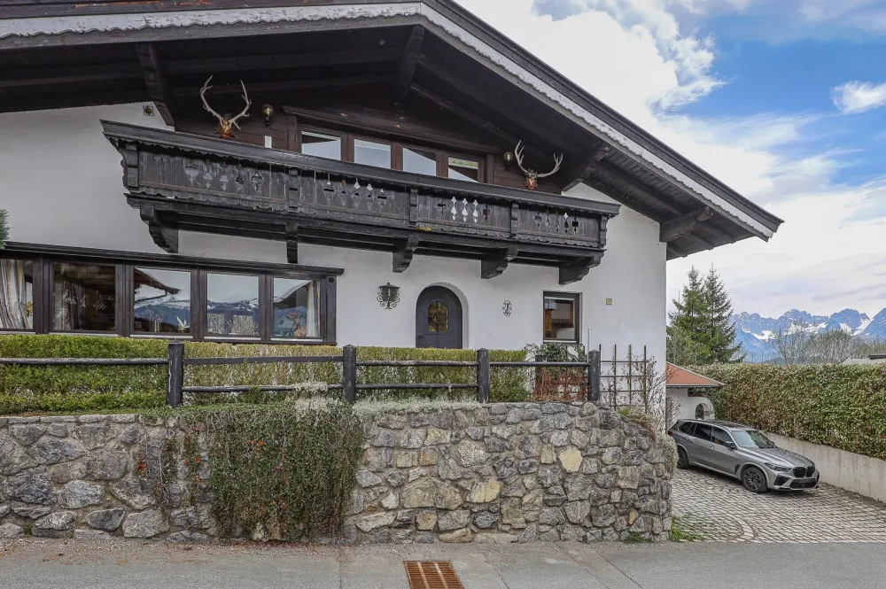 KITZIMMO-Einfamilienhaus am Fuße des Hahnenkamm an der Skipiste mieten - Immobilien Kitzbühel.