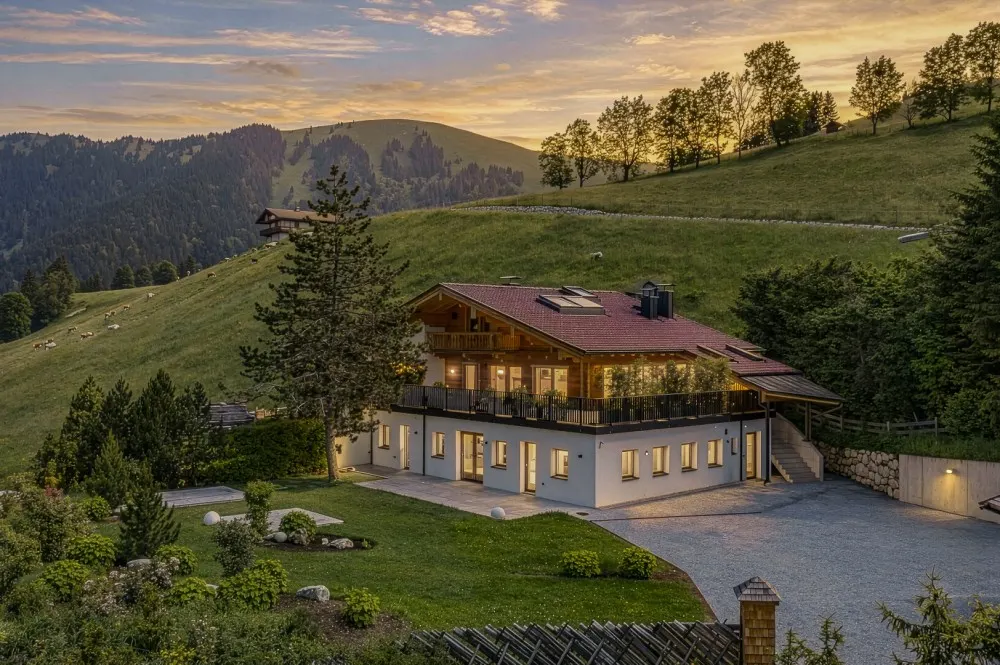 KITZIMMO-Anwesen in Toplage auf der Bichlalm kaufen - Immobilien Kitzbühel.-1