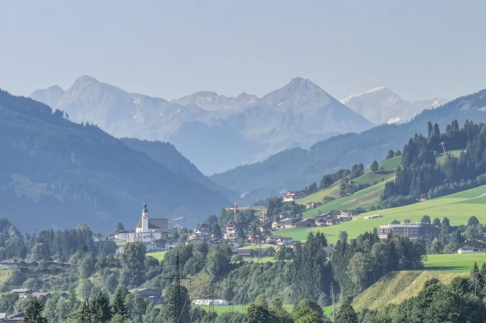 KITZIMMO-Neubauvilla in sonniger Ruhelage mit Bergblick - Immobilien Aurach.