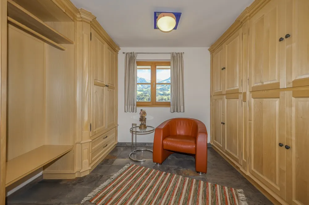 KITZIMMO-Exklusives Landhaus in traumhafter & unverbaubarer Aussichtslage - Immobilien Kitzbühel.-40