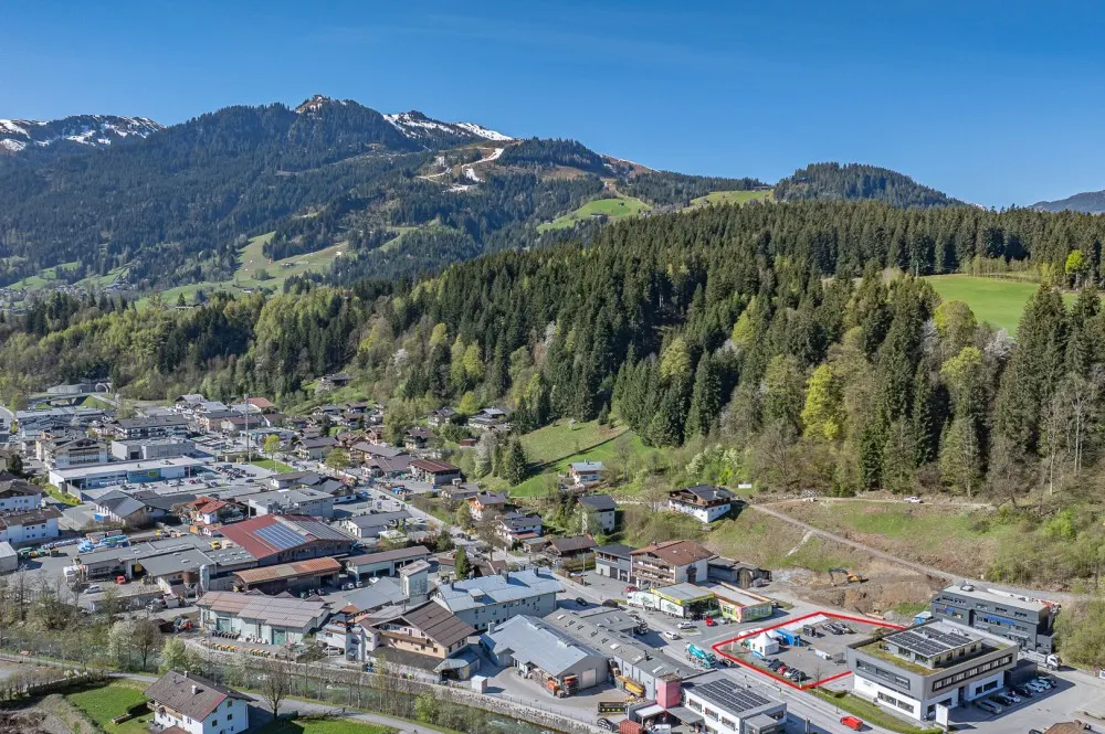 KITZIMMO-Gewerbegrundstück in Toplage direkt an der Ortsdurchfahrtsstraße - Kitzbühel.