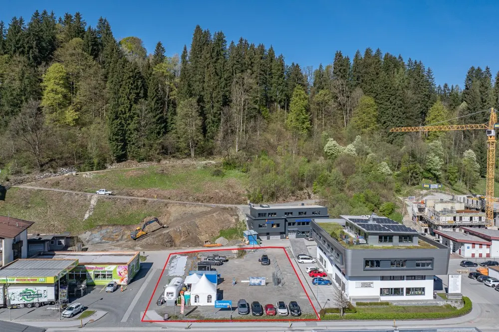 KITZIMMO-Gewerbegrundstück in Toplage direkt an der Ortsdurchfahrtsstraße - Kitzbühel.