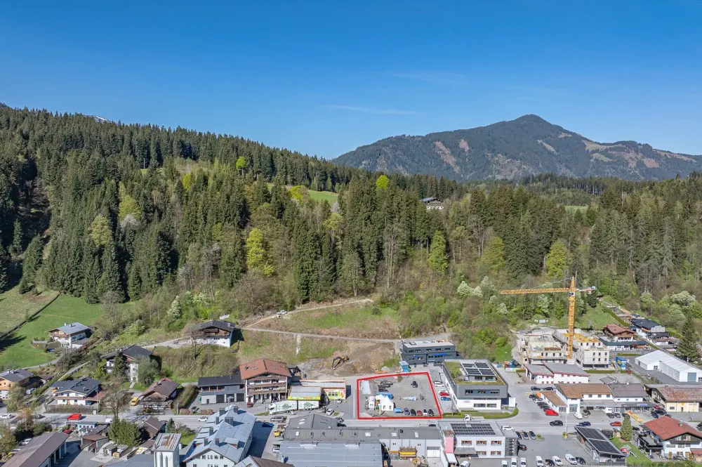 KITZIMMO-Gewerbegrundstück in Toplage direkt an der Ortsdurchfahrtsstraße - Kitzbühel.