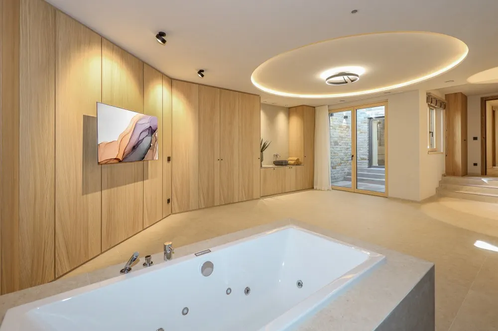 KITZIMMO-Luxuriöse Gartenwohnung mit eigenem Wellnessbereich - Immobilien Brixen.