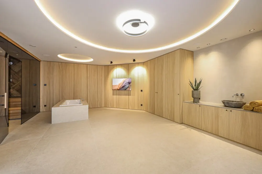 KITZIMMO-Luxuriöse Gartenwohnung mit eigenem Wellnessbereich - Immobilien Brixen.