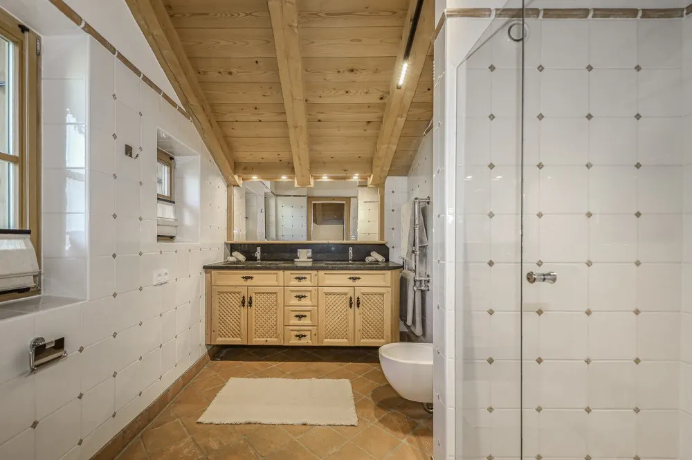 KITZIMMO-Exklusives Landhaus mit Pool in bester Lage - Immobilien Kitzbühel.-15