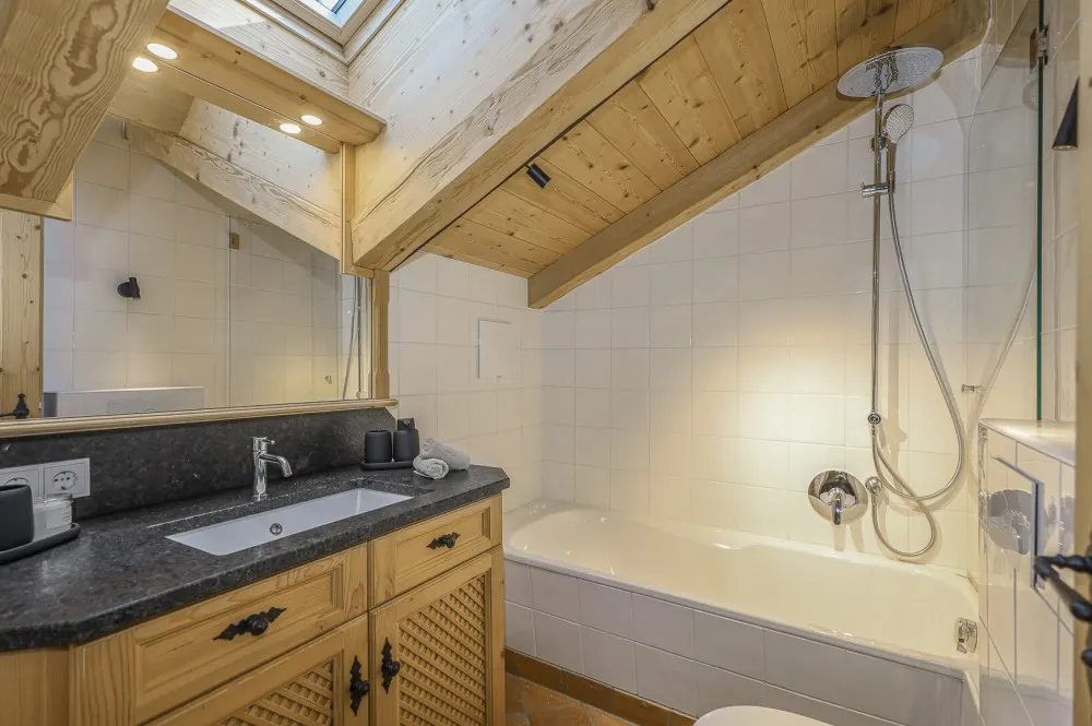 KITZIMMO-Exklusives Landhaus mit Pool in bester Lage - Immobilien Kitzbühel.-17