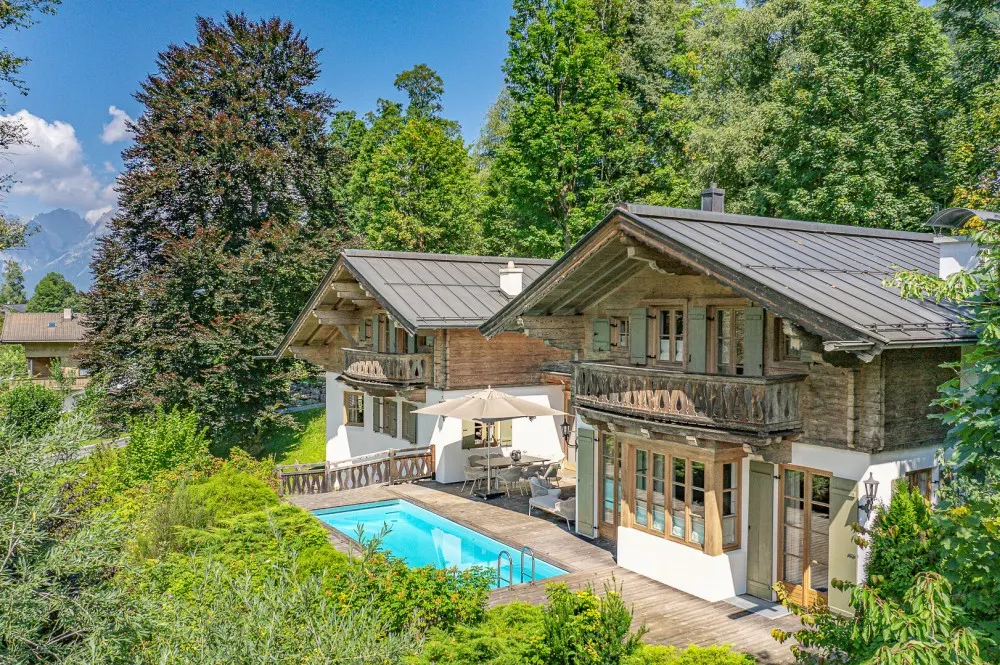 KITZIMMO-Exklusives Landhaus mit Pool in bester Lage - Immobilien Kitzbühel.