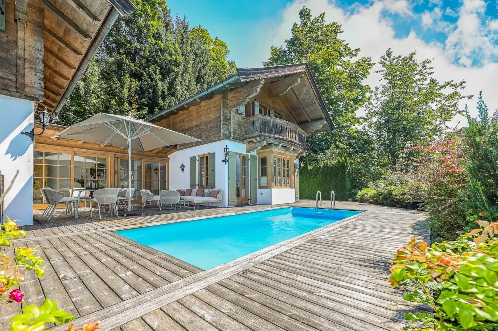KITZIMMO-Exklusives Landhaus mit Pool in bester Lage - Immobilien Kitzbühel.-11