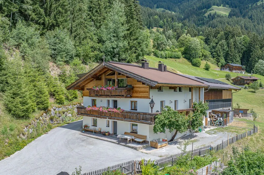 KITZIMMO-Penthouse mit Freizeitwohnsitz in einem Bauernhaus in Alleinlage - Immobilien Westendorf.