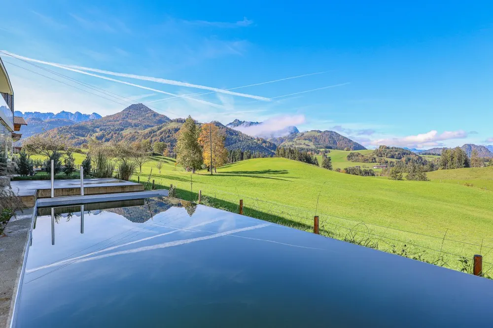 KITZIMMO-Luxusvilla mit Pool und Bergblick in Toplage kaufen - Immobilien Schwendt.
