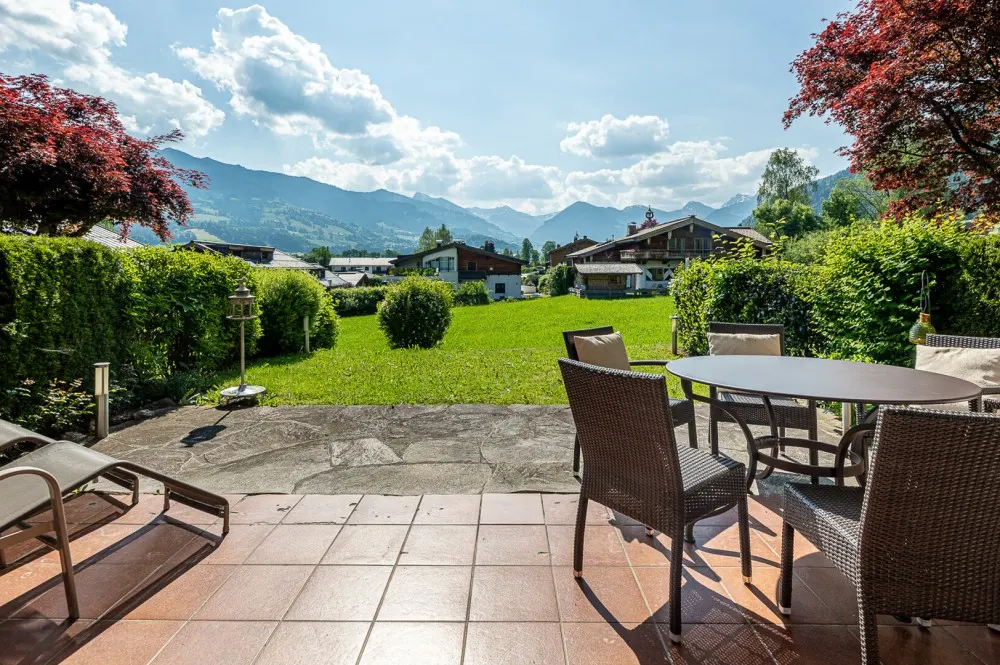 KITZIMMO-Domizil mit Potenzial in zentrumsnaher Ruhelage - Ski Out - Immobilien Kitzbühel.