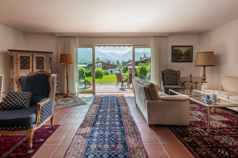 KITZIMMO-Domizil mit Potenzial in zentrumsnaher Ruhelage - Ski Out - Immobilien Kitzbühel.