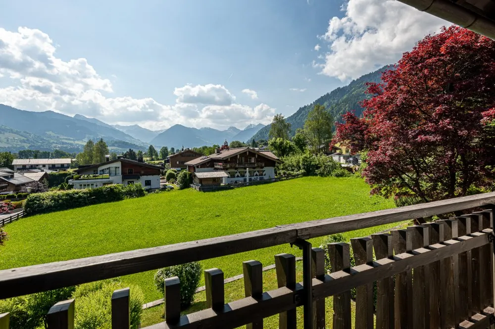 KITZIMMO-Domizil mit Potenzial in zentrumsnaher Ruhelage - Ski Out - Immobilien Kitzbühel.