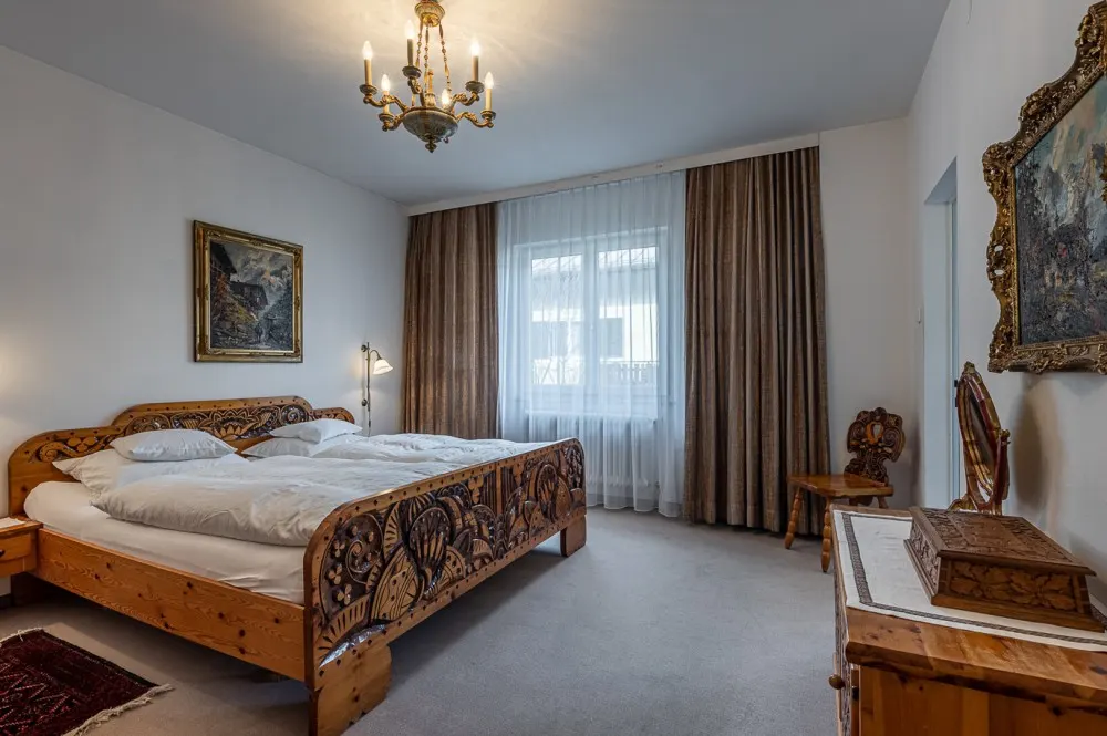 KITZIMMO-Domizil mit Potenzial in zentrumsnaher Ruhelage - Ski Out - Immobilien Kitzbühel.
