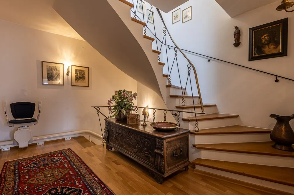 KITZIMMO-Domizil mit Potenzial in zentrumsnaher Ruhelage - Ski Out - Immobilien Kitzbühel.