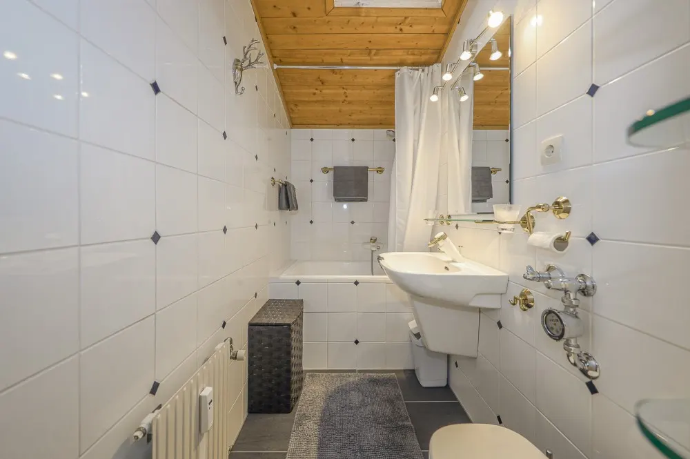 KITZIMMO-Dachgeschosswohnung an der Skipiste mit Kaiserblick kaufen - Immobilien Kitzbühel.-10