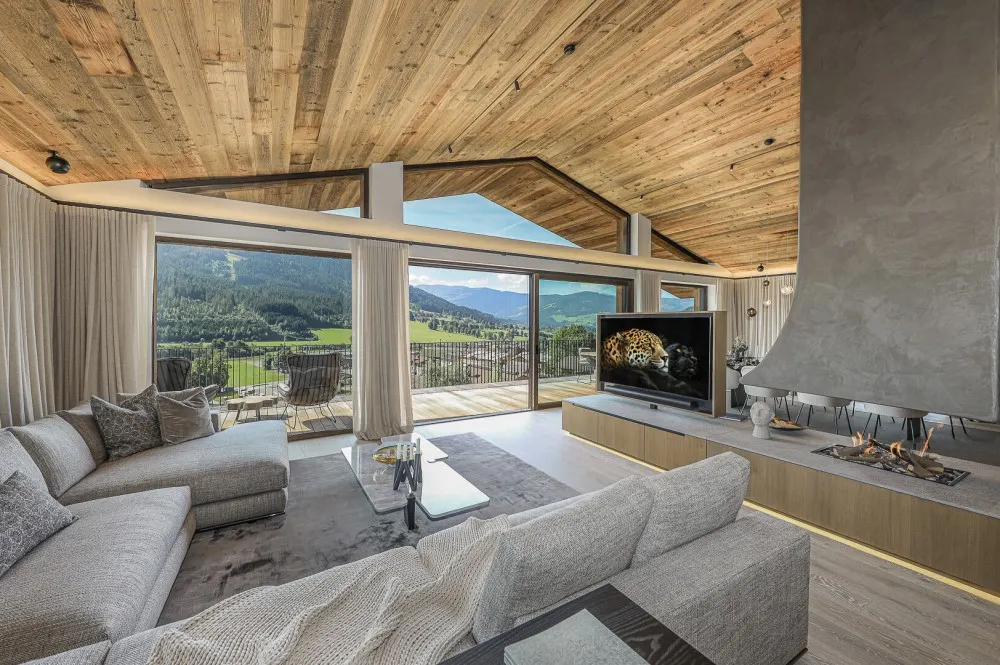 KITZIMMO-Luxusvilla mit Pool in Toplage kaufen - Immobilien Brixen im Thale.