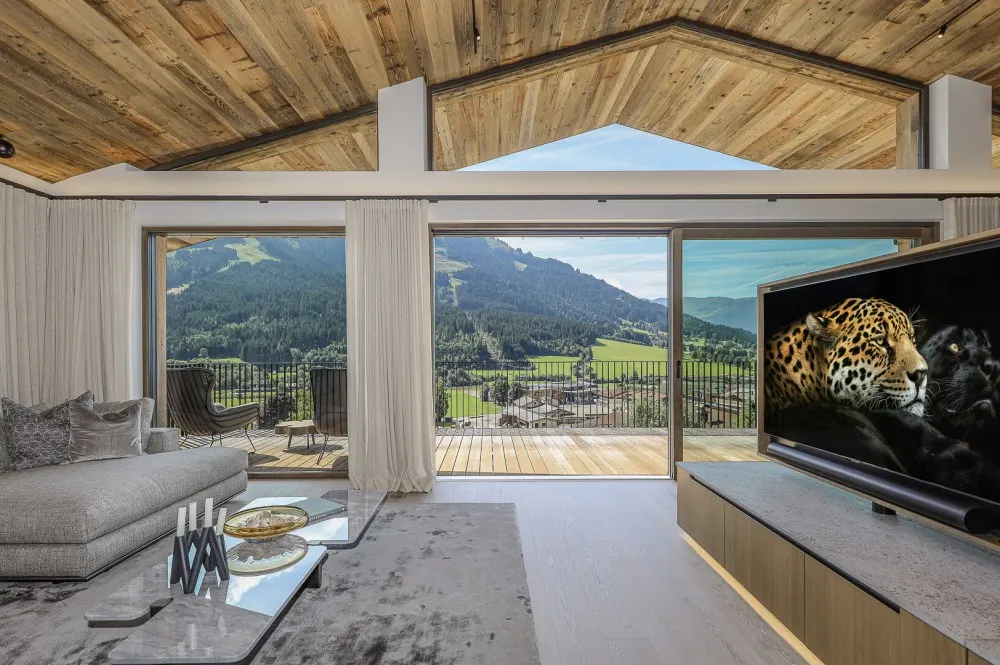 KITZIMMO-Luxusvilla mit Pool in Toplage kaufen - Immobilien Brixen im Thale.