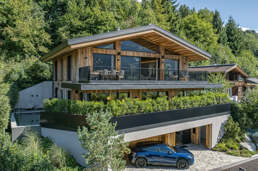 KITZIMMO-Luxusvilla mit Pool in Toplage kaufen - Immobilien Brixen im Thale.