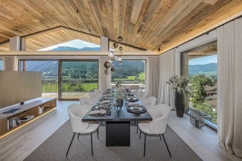 KITZIMMO-Luxusvilla mit Pool in Toplage kaufen - Immobilien Brixen im Thale.