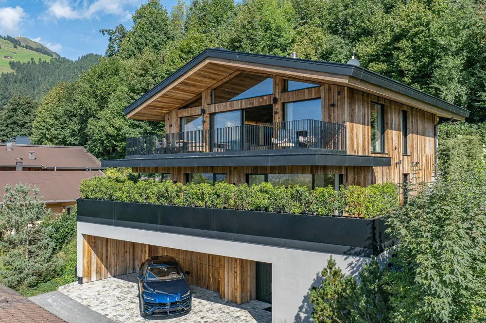 KITZIMMO-Luxusvilla mit Pool in Toplage kaufen - Immobilien Brixen im Thale.