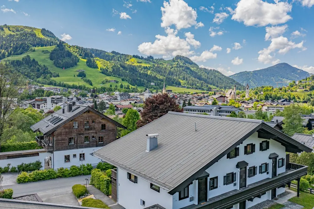 KITZIMMO-Exklusiver Freizeitwohnsitz am Sonnberg mit Panoramablick kaufen - Immobilien Kitzbühel.
