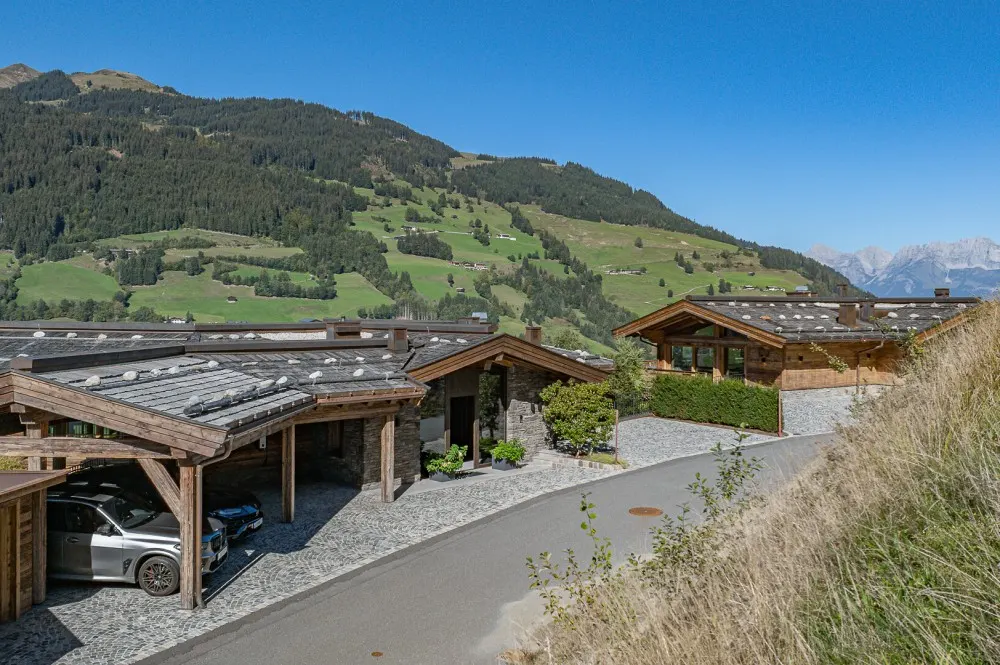 KITZIMMO-Beeindruckende Luxusvilla in sonniger Toplage - Immobilien Jochberg.