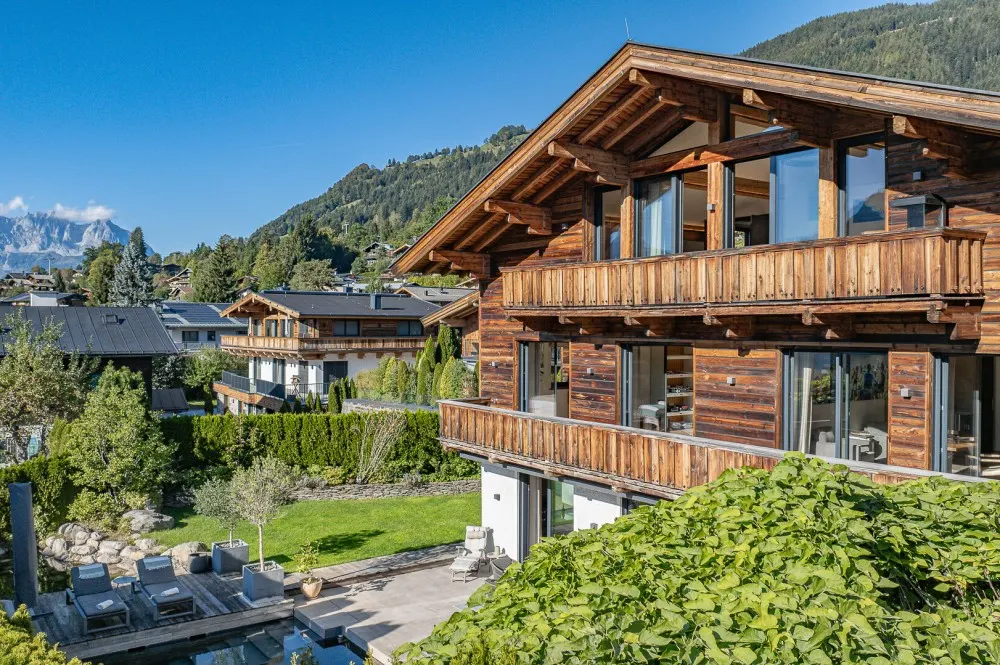KITZIMMO-Prime Living – Exklusive Villa mit Pool & Panoramablick in Toplage - Immobilien Kitzbühel.