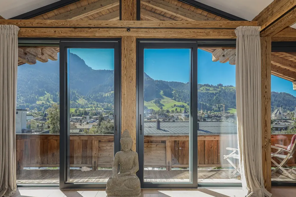 KITZIMMO-Prime Living – Exklusive Villa mit Pool & Panoramablick in Toplage - Immobilien Kitzbühel.