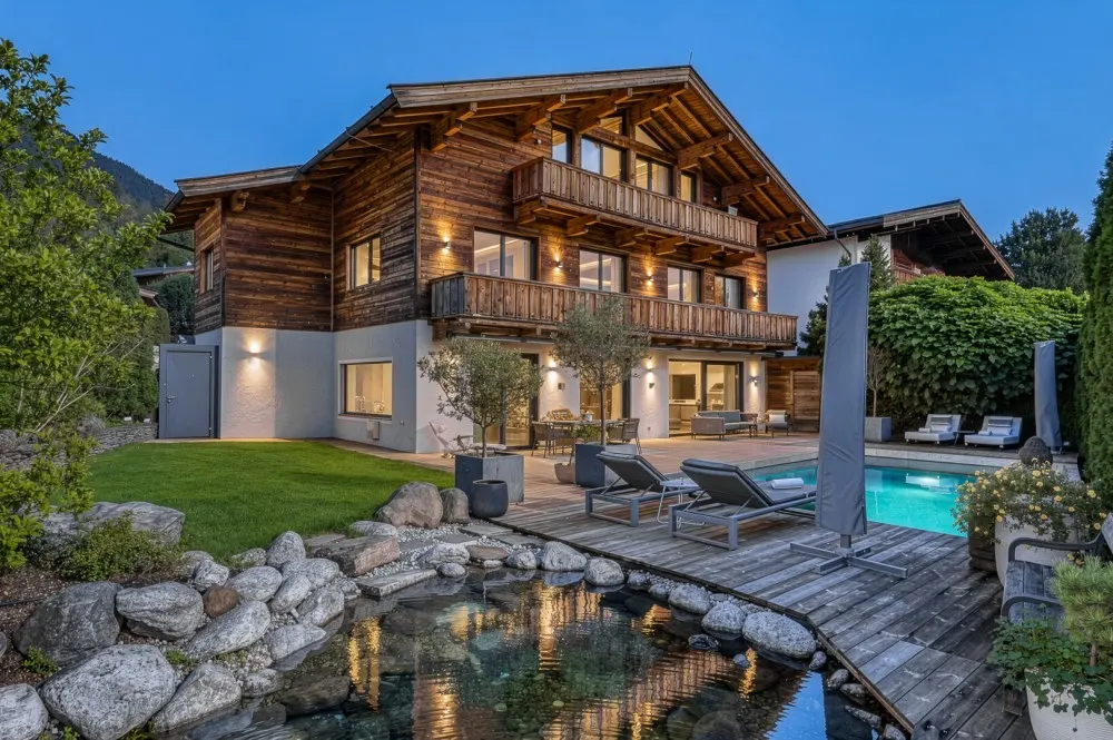 KITZIMMO-Prime Living – Exklusive Villa mit Pool & Panoramablick in Toplage - Immobilien Kitzbühel.
