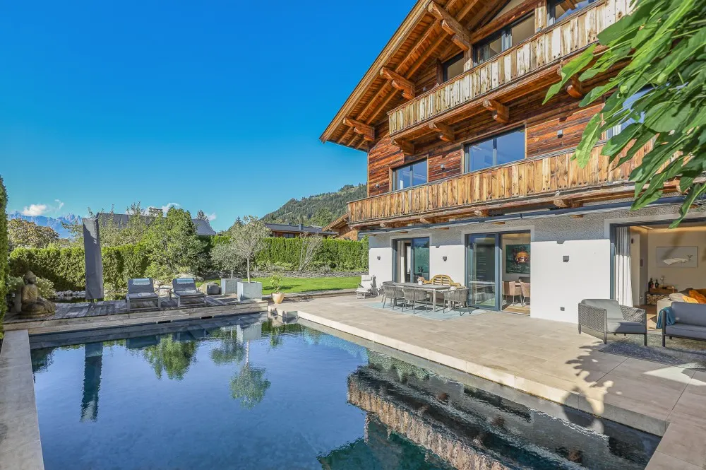 KITZIMMO-Prime Living – Exklusive Villa mit Pool & Panoramablick in Toplage - Immobilien Kitzbühel.