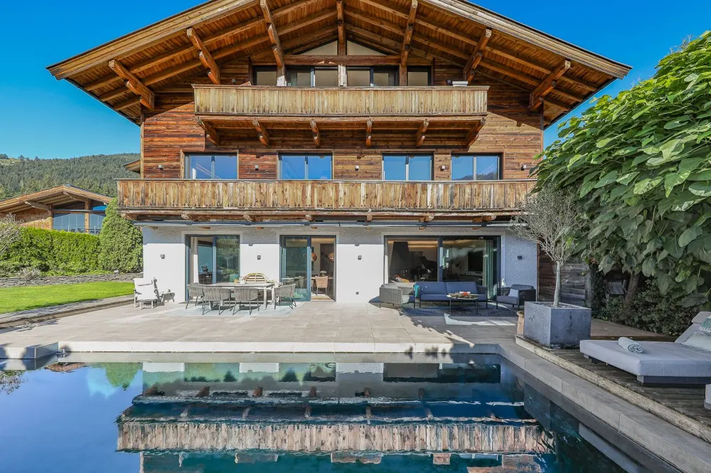KITZIMMO-Prime Living – Exklusive Villa mit Pool & Panoramablick in Toplage - Immobilien Kitzbühel.