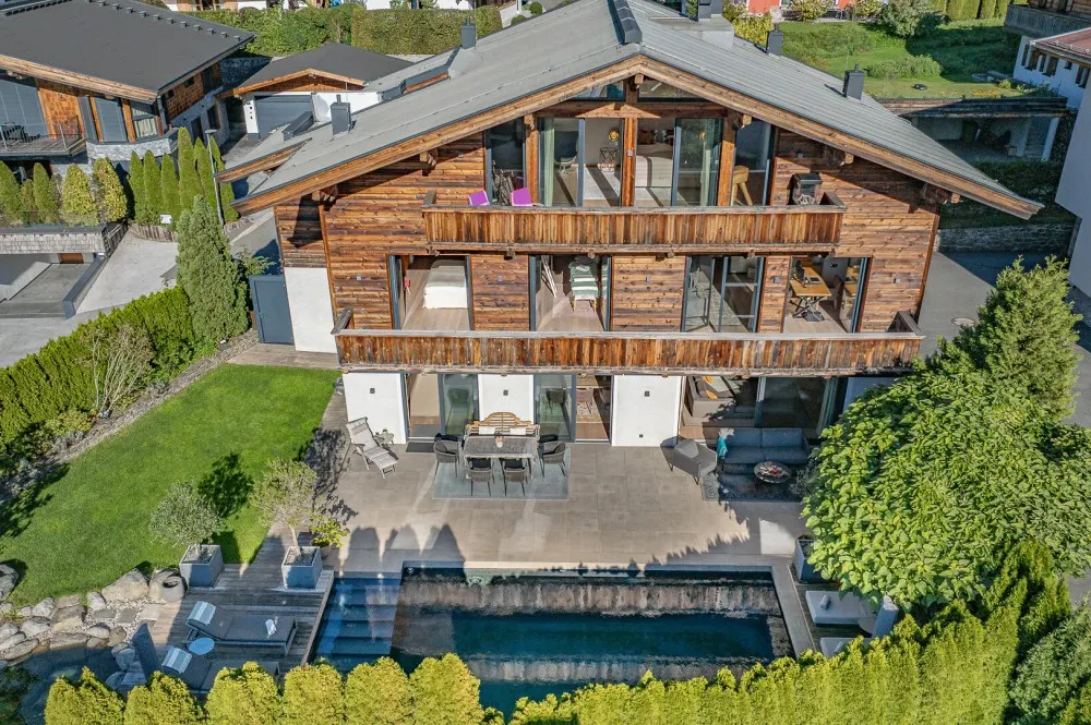 KITZIMMO-Prime Living – Exklusive Villa mit Pool & Panoramablick in Toplage - Immobilien Kitzbühel.
