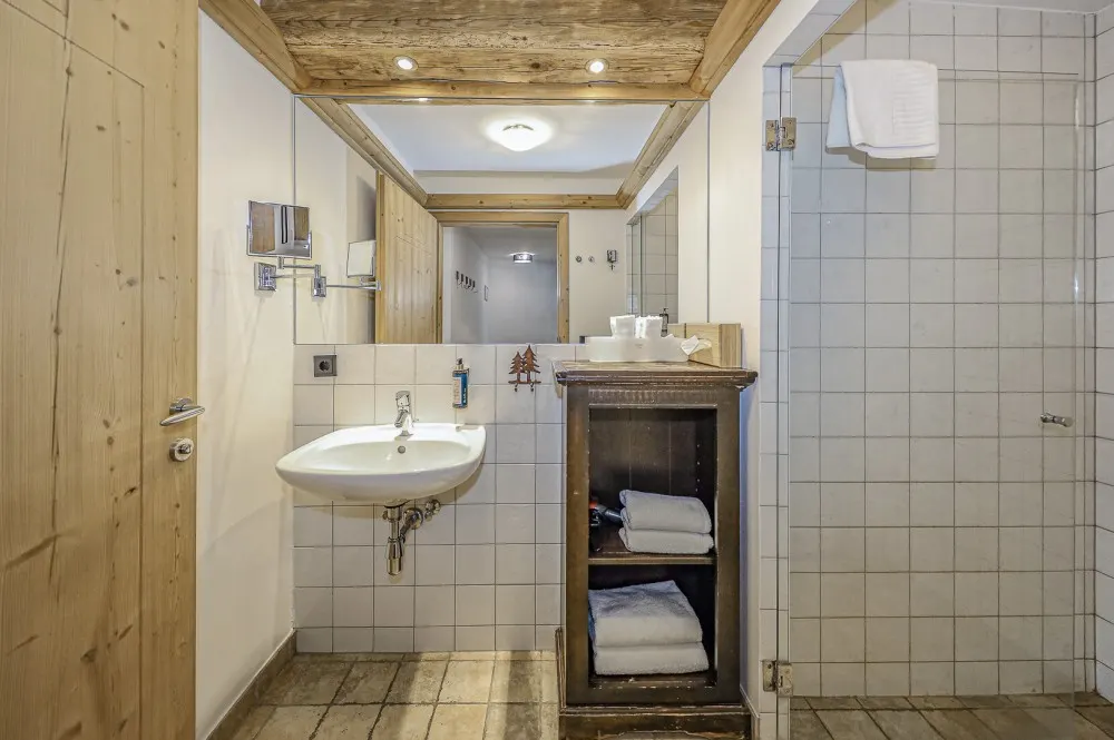 KITZIMMO-Exklusives Apartment mit touristischer Widmung kaufen - Immobilien Kitzbühel.-11